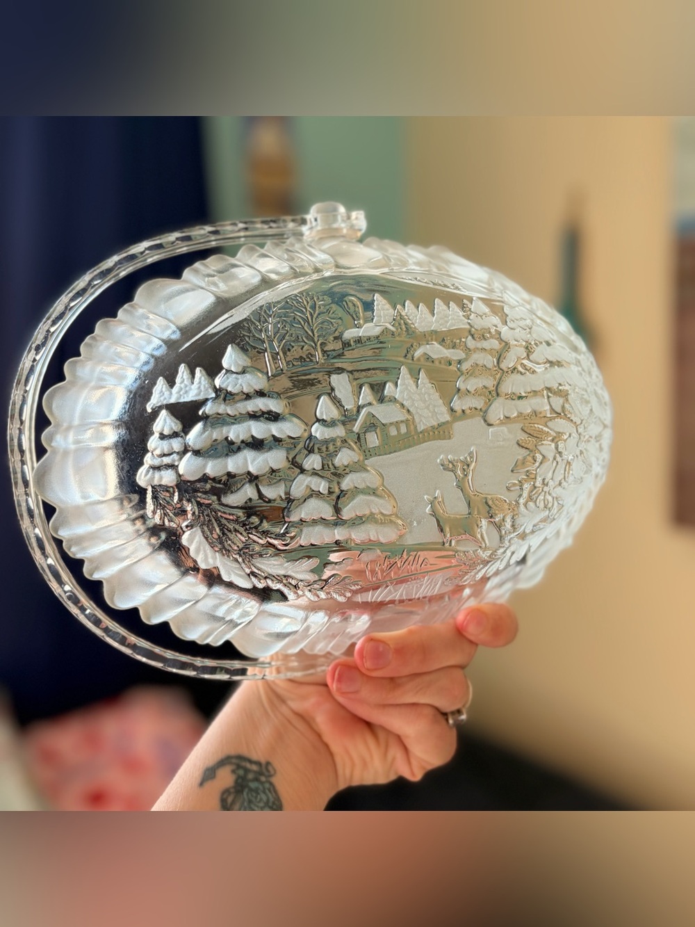 Vintage Frosted + Clear Glass Holiday Scenic Basket Winter Design Cabin Deer - Picture 2 of 4